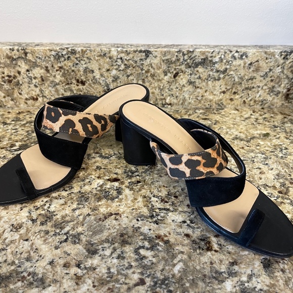 NWOB Veronica Beard Zuri Toe Ring Leopard Black Suede Sandals Heels Size 7M - Picture 7 of 13